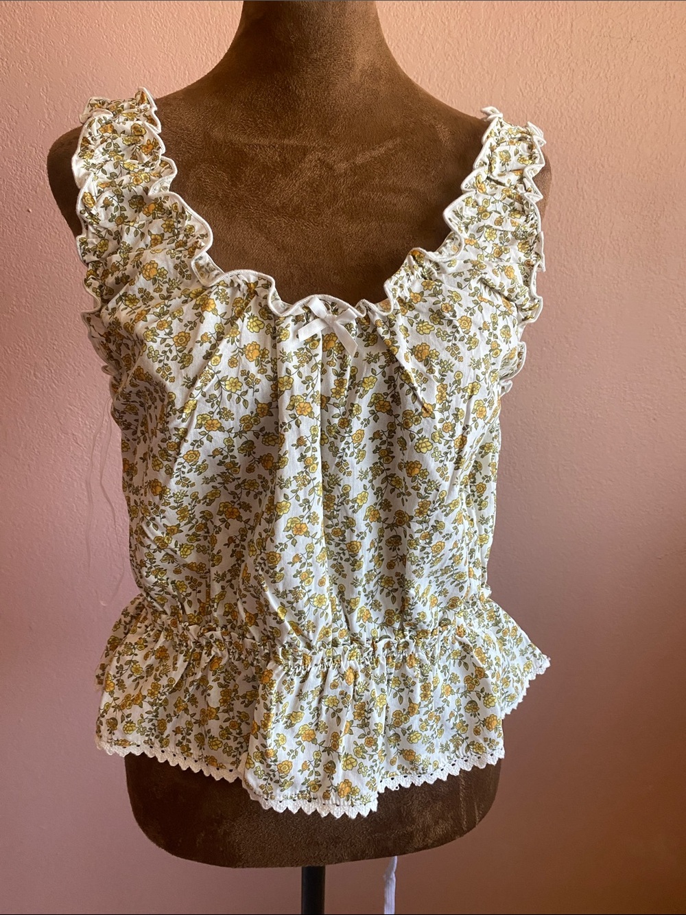FRANKEE SKYLARR Women's Floral Ruffle Camisole in White and Yellow